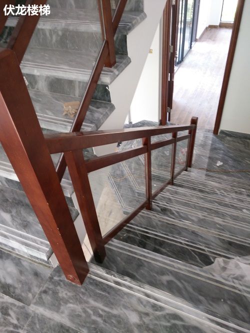 三亚玻璃楼梯扶手案例-简约雅致楼梯风格效果图(图1)