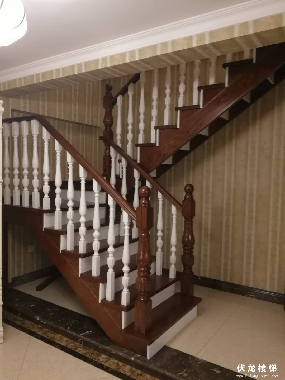 【产品20】全实木复式整体楼梯