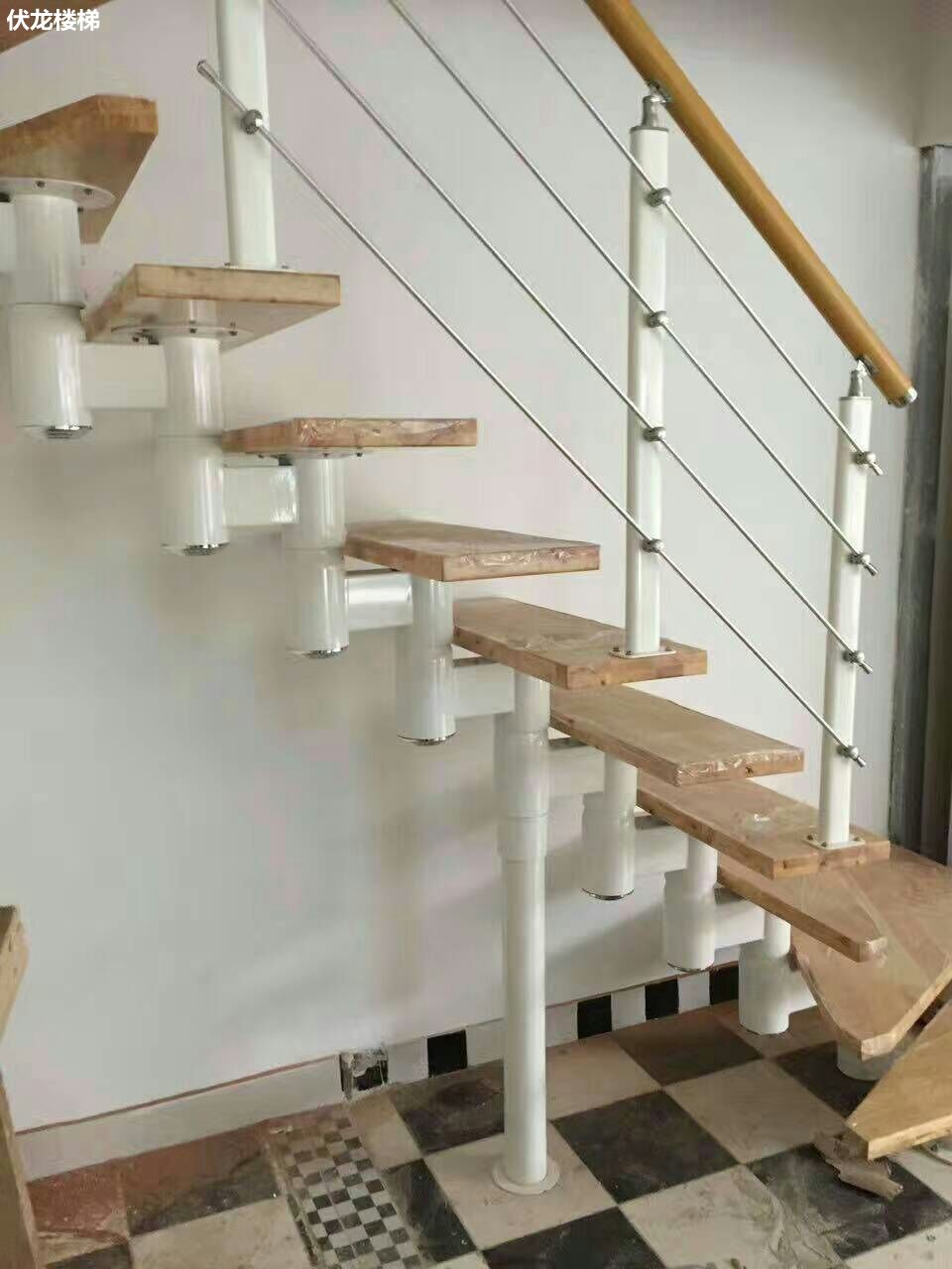 【产品11】复式楼梯-钢木拉丝楼梯扶手